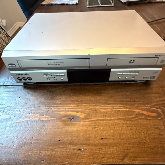 Panasonic DVD/VCR Combination Deck - Picture 1 of 10